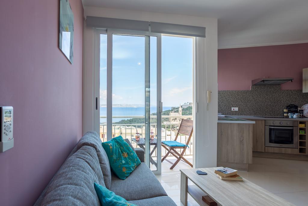 Apartamento Seaview Luxury Penthouse With Shared Swimming Pool Għajnsielem Exterior foto